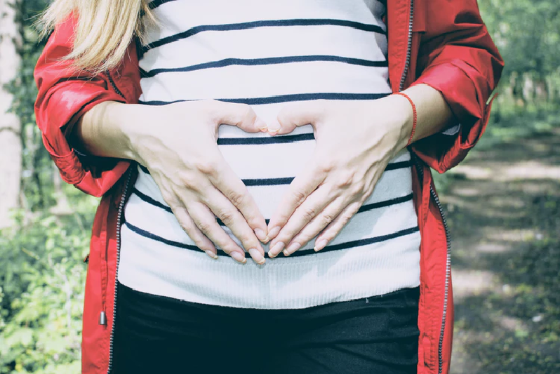 Co pomáhá na menstruační bolesti?